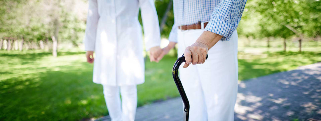 Canne de marche senior : comment bien la choisir ?