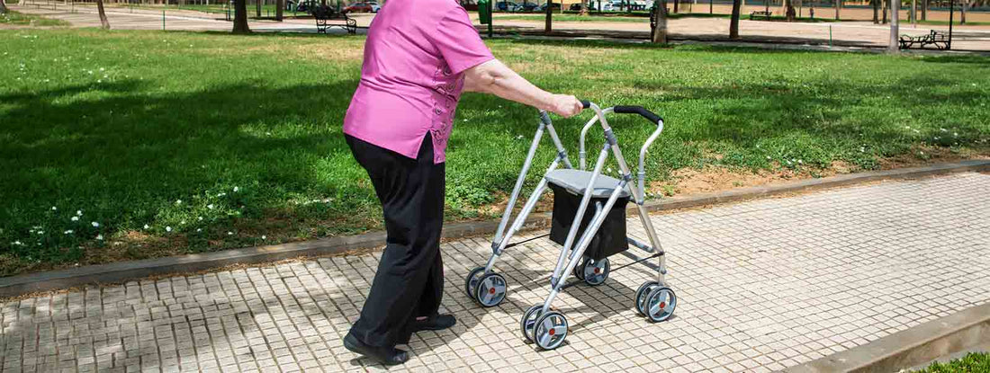 Comment choisir un déambulateur pour personne âgée ?
