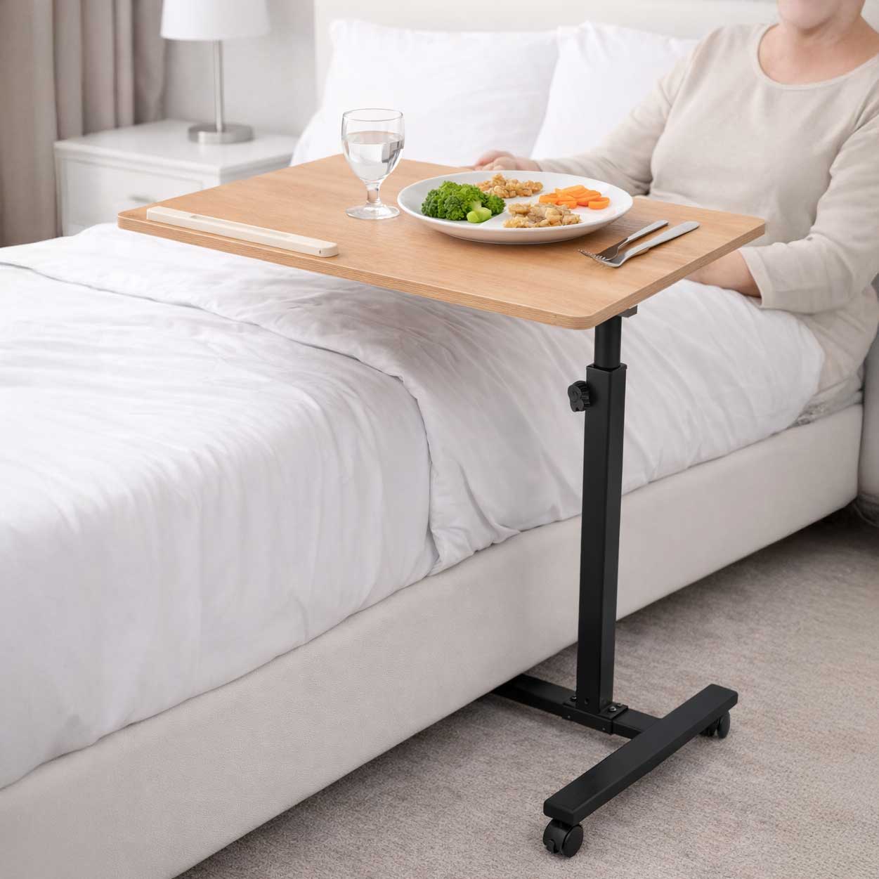 Table de lit ergonomique à roulettes réglable pour repas et lecture au lit senior